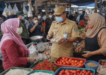Aktivitas jual beli di pasar tradisional Balikpapan