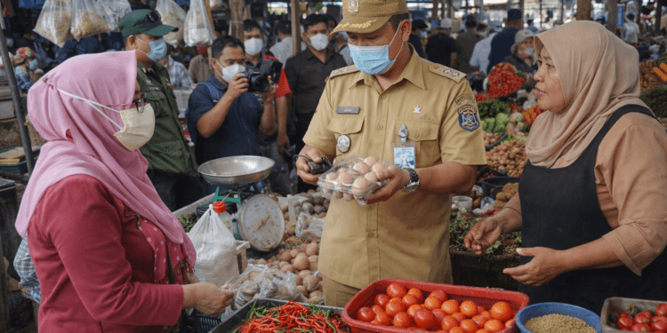 Aktivitas jual beli di pasar tradisional Balikpapan