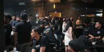 Aparat gabungan menggelar razia di tiga tempat hiburan malam (THM), Sabtu (10/10/2026) malam (dok: Bicarakaltimcom)