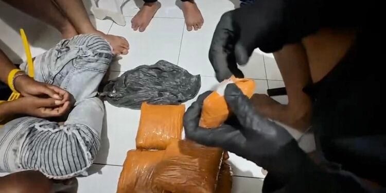 Polda Kaltim saat menyita narkoba di Samarinda (foto: Polda Kaltim)
